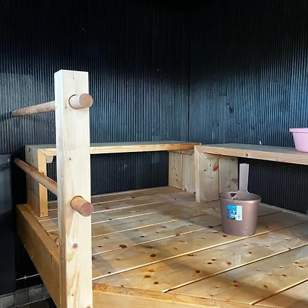 Sauna, Tupa Ja Poreallas Joen Varrella Chalet