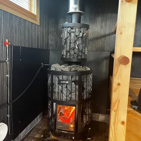 Sauna, Tupa Ja Poreallas Joen Varrella Chalet Pori