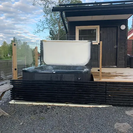 Sauna, Tupa Ja Poreallas Joen Varrella * Pori