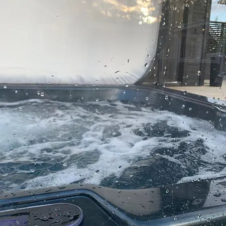 Chalet Sauna, Tupa Ja Poreallas Joen Varrella *