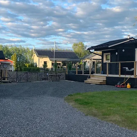 Chalet Sauna, Tupa Ja Poreallas Joen Varrella *