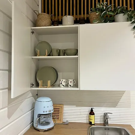 Sauna, Tupa Ja Poreallas Joen Varrella Pori