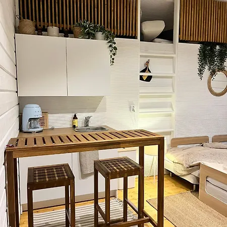 Sauna, Tupa Ja Poreallas Joen Varrella *